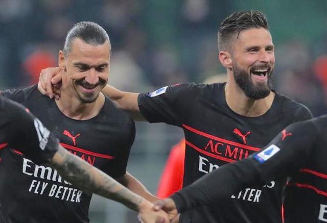 Ibrahimovic_Giroud_Celebrate_221021_BB_1050.jpeg