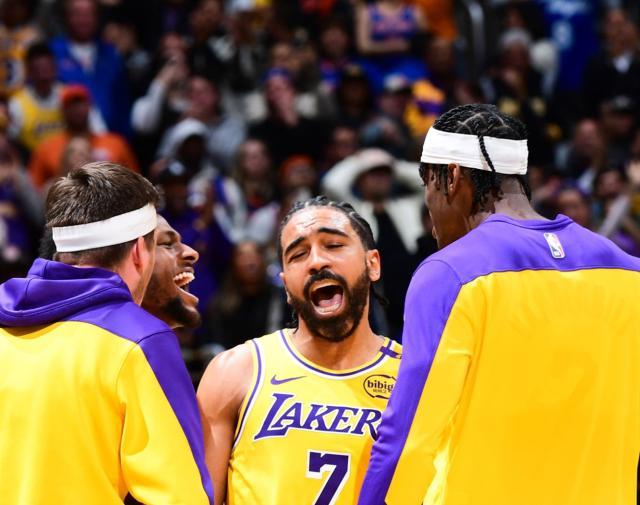 pg电子官网-三分4中4！湖人3300万悍将变废为宝，冲冠更有底气