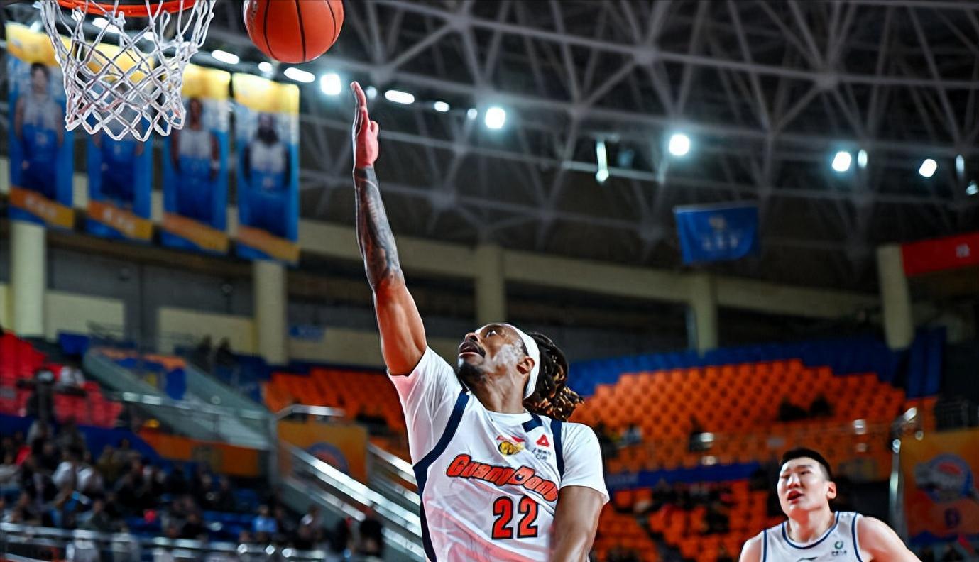 pg电子注册-赔了夫人又折兵！广东宏远若裁掉麦考尔，要支付其全部薪水