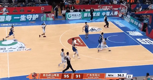 pg电子注册-胡明轩快攻造成段昂君5犯离场，两罚全中后35秒仅差青岛2分